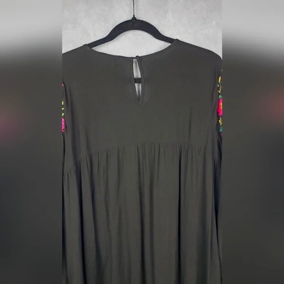 Umgee embroidered Flattering Boho Floral‎ V-Neck Long Bell Sleeve dress sizeM - Picture 9 of 11